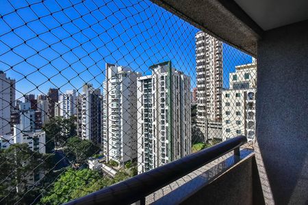 Apartamento à venda com 228m², 4 quartos e 4 vagasVaranda da Suíte 4
