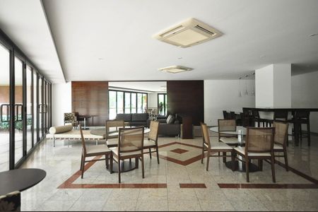 Apartamento à venda com 228m², 4 quartos e 4 vagas Apartamento à venda com 228m², 4 quartos e 4 vagasÁrea comum