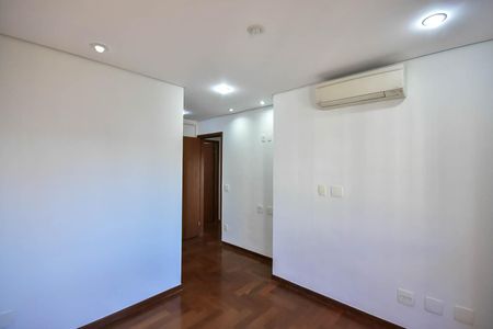 Apartamento à venda com 228m², 4 quartos e 4 vagasSuíte 4