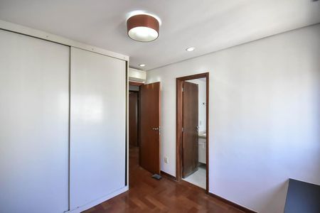 Apartamento à venda com 228m², 4 quartos e 4 vagasSuíte 1
