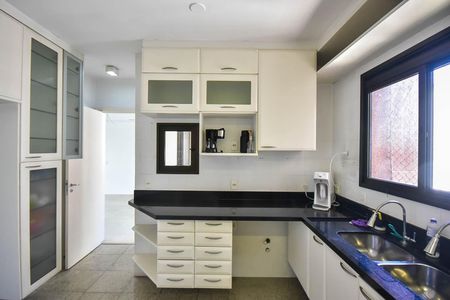 Apartamento à venda com 228m², 4 quartos e 4 vagasCozinha