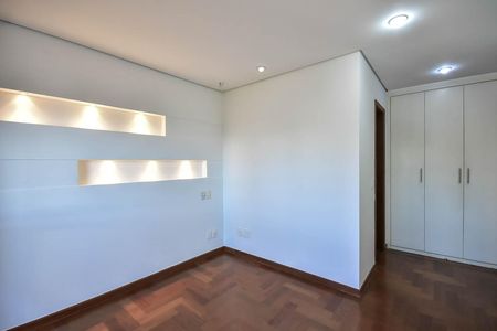 Apartamento à venda com 228m², 4 quartos e 4 vagasSuíte 4