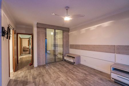 Casa à venda com 225m², 3 quartos e 4 vagasSuite