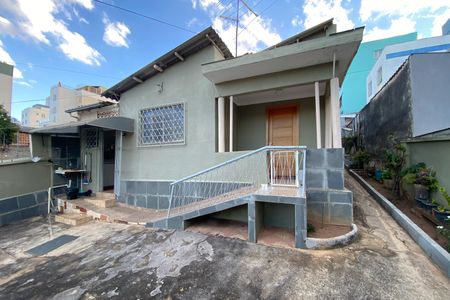 Casa à venda com 189m², 3 quartos e 2 vagas Casa à venda com 189m², 3 quartos e 2 vagasQuintal