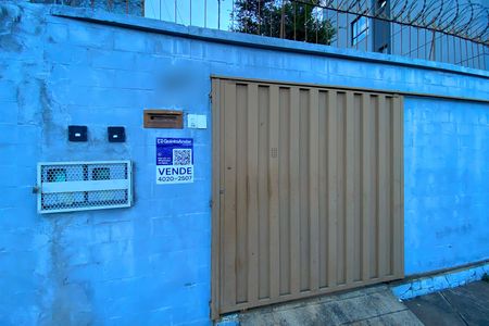 Casa à venda com 189m², 3 quartos e 2 vagas Casa à venda com 189m², 3 quartos e 2 vagasFachada