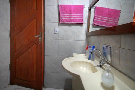 Casa à venda com 189m², 3 quartos e 2 vagas Casa à venda com 189m², 3 quartos e 2 vagasBanheiro