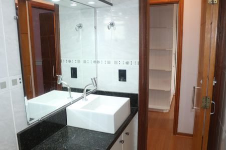 Apartamento à venda com 130m², 2 quartos e 2 vagasBanheiro 1
