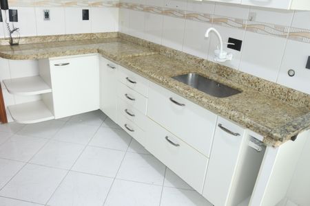 Apartamento à venda com 130m², 2 quartos e 2 vagasCozinha