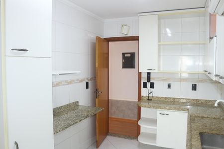 Apartamento à venda com 130m², 2 quartos e 2 vagasCozinha