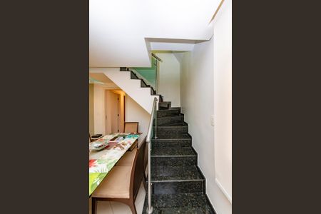 Apartamento à venda com 235m², 5 quartos e 2 vagasEscada