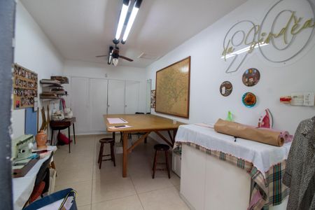 Casa à venda com 192m², 3 quartos e 2 vagas Casa à venda com 192m², 3 quartos e 2 vagasÁrea comum - Salão de festas