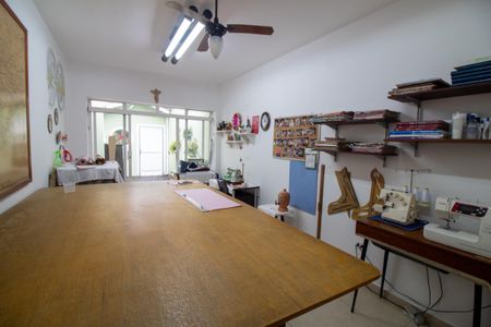 Casa à venda com 192m², 3 quartos e 2 vagas Casa à venda com 192m², 3 quartos e 2 vagasÁrea comum - Salão de festas