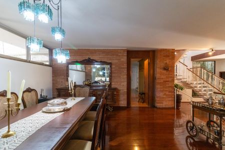 Casa à venda com 436m², 4 quartos e 4 vagas Casa à venda com 436m², 4 quartos e 4 vagasSala de Jantar