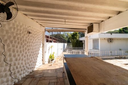Casa à venda com 436m², 4 quartos e 4 vagas Casa à venda com 436m², 4 quartos e 4 vagasÁrea comum - Churrasqueira