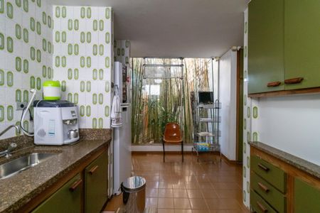 Casa à venda com 436m², 4 quartos e 4 vagas Casa à venda com 436m², 4 quartos e 4 vagasCozinha