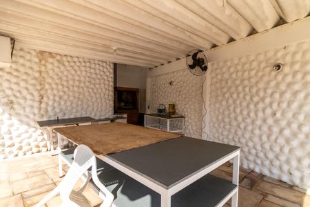 Casa à venda com 436m², 4 quartos e 4 vagas Casa à venda com 436m², 4 quartos e 4 vagasÁrea comum - Churrasqueira
