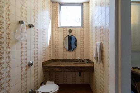 Casa à venda com 436m², 4 quartos e 4 vagas Casa à venda com 436m², 4 quartos e 4 vagasBanheiro de serviço