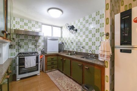 Casa à venda com 436m², 4 quartos e 4 vagas Casa à venda com 436m², 4 quartos e 4 vagasCozinha