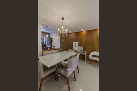 Apartamento à venda com 69m², 2 quartos e 1 vaga Apartamento à venda com 69m², 2 quartos e 1 vagaSala de Jantar