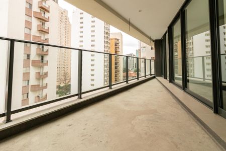 Apartamento à venda com 154m², 3 quartos e 2 vagas Apartamento à venda com 154m², 3 quartos e 2 vagasVaranda