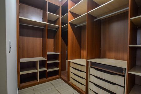 Casa à venda com 250m², 3 quartos e 3 vagasSuíte master