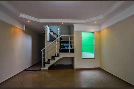 Casa à venda com 250m², 3 quartos e 3 vagasSala