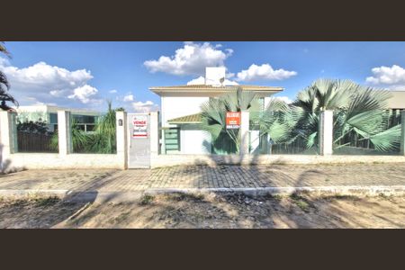 Casa de condomínio à venda com 350m², 4 quartos e 2 vagas Casa de condomínio à venda com 350m², 4 quartos e 2 vagasFachada da Casa