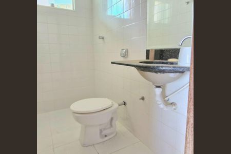 Casa de condomínio à venda com 350m², 4 quartos e 2 vagas Casa de condomínio à venda com 350m², 4 quartos e 2 vagasBanheiro da Área Gourmet