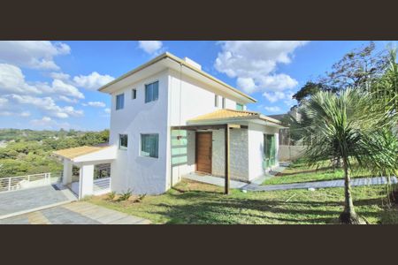 Casa de condomínio à venda com 350m², 4 quartos e 2 vagas Casa de condomínio à venda com 350m², 4 quartos e 2 vagasFachada da Casa