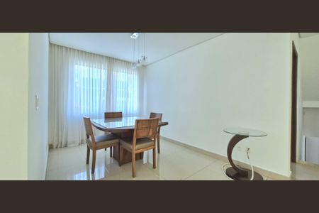 Casa de condomínio à venda com 350m², 4 quartos e 2 vagas Casa de condomínio à venda com 350m², 4 quartos e 2 vagasSala