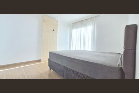 Casa de condomínio à venda com 350m², 4 quartos e 2 vagas Casa de condomínio à venda com 350m², 4 quartos e 2 vagasSuíte