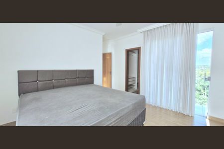 Casa de condomínio à venda com 350m², 4 quartos e 2 vagas Casa de condomínio à venda com 350m², 4 quartos e 2 vagasSuíte