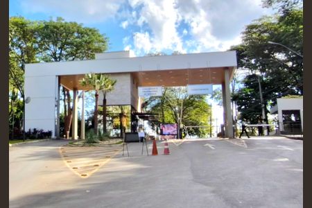 Casa de condomínio à venda com 350m², 4 quartos e 2 vagas Casa de condomínio à venda com 350m², 4 quartos e 2 vagasFachada do Condomínio