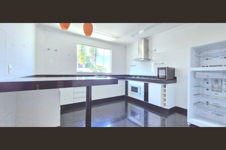 Casa de condomínio à venda com 350m², 4 quartos e 2 vagas Casa de condomínio à venda com 350m², 4 quartos e 2 vagasCozinha