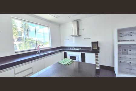 Casa de condomínio à venda com 350m², 4 quartos e 2 vagas Casa de condomínio à venda com 350m², 4 quartos e 2 vagasCozinha