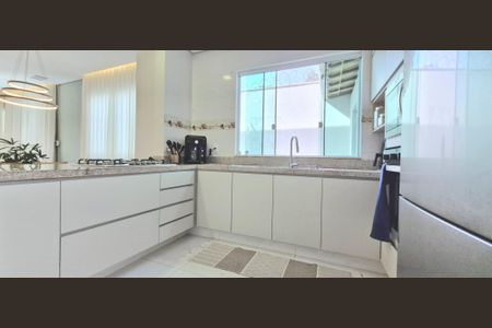 Casa à venda com 170m², 3 quartos e 4 vagasSala/Cozinha