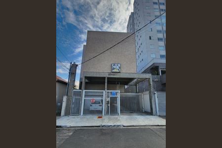 Apartamento à venda com 47m², 2 quartos e 1 vaga Apartamento à venda com 47m², 2 quartos e 1 vagaFachada e Placa