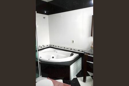 Casa à venda com 254m², 4 quartos e 6 vagas