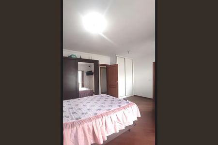 Casa à venda com 254m², 4 quartos e 6 vagas