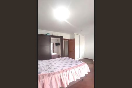 Casa à venda com 254m², 4 quartos e 6 vagas