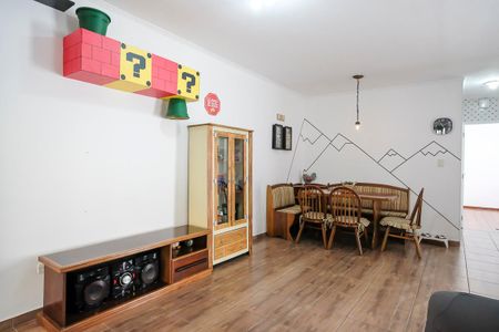 Casa à venda com 122m², 2 quartos e 3 vagasSala