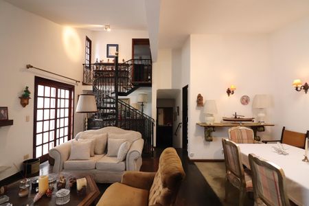 Casa de condomínio à venda com 240m², 3 quartos e 2 vagasSala