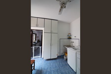 Casa à venda com 240m², 3 quartos e 2 vagasÁrea de Serviço