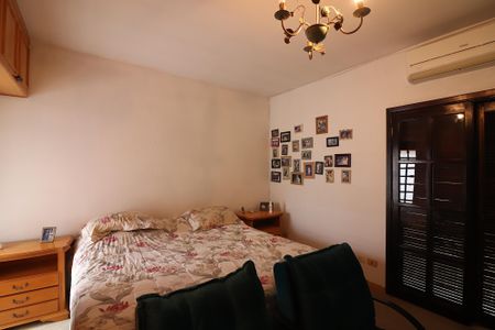 Casa à venda com 240m², 3 quartos e 2 vagasSuíte