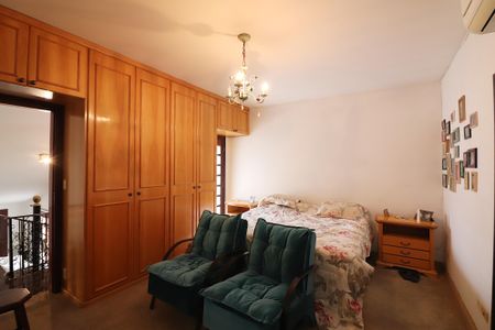 Casa à venda com 240m², 3 quartos e 2 vagasSuíte