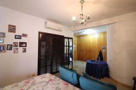 Casa à venda com 240m², 3 quartos e 2 vagasSuíte