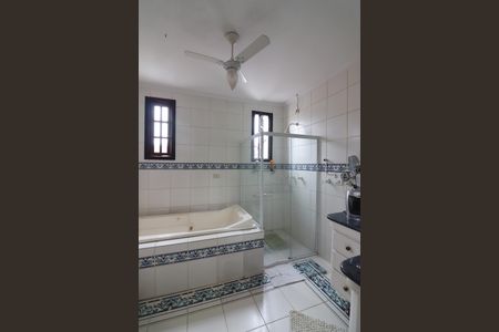 Casa à venda com 240m², 3 quartos e 2 vagasBanheiro da Suíte