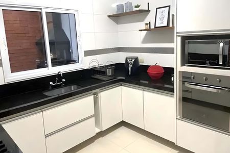 Casa à venda com 156m², 3 quartos e 3 vagas