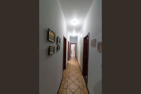 Casa à venda com 270m², 5 quartos e 4 vagasCorredor