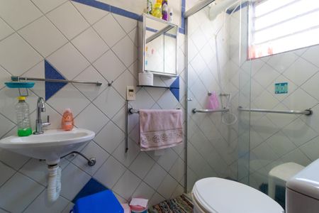 Casa à venda com 270m², 5 quartos e 4 vagasBanheiro da Suíte 02